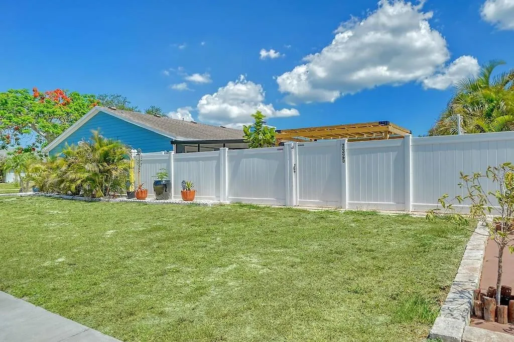 Holiday home Beautiful Home - Oasis Backyard With Heat Pool Sarasota