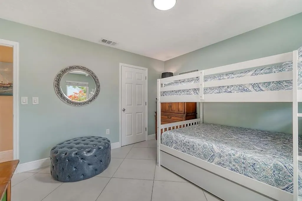 Holiday home Beautiful Home - Oasis Backyard With Heat Pool Sarasota