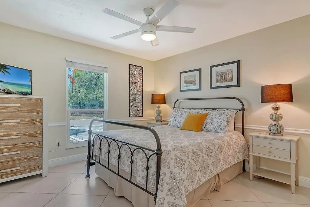 Holiday home Beautiful Home - Oasis Backyard With Heat Pool Sarasota